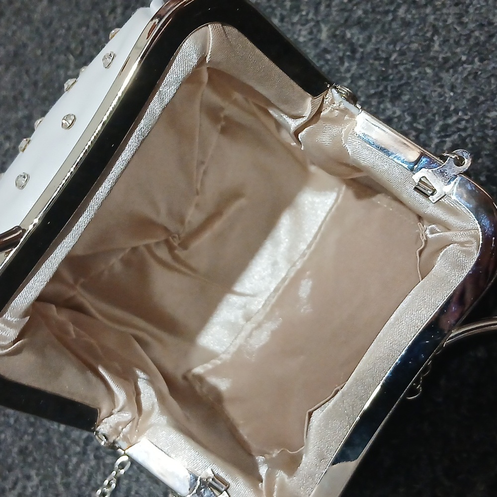 Elegant White Satin Evening Bag - Picture 4 of 9